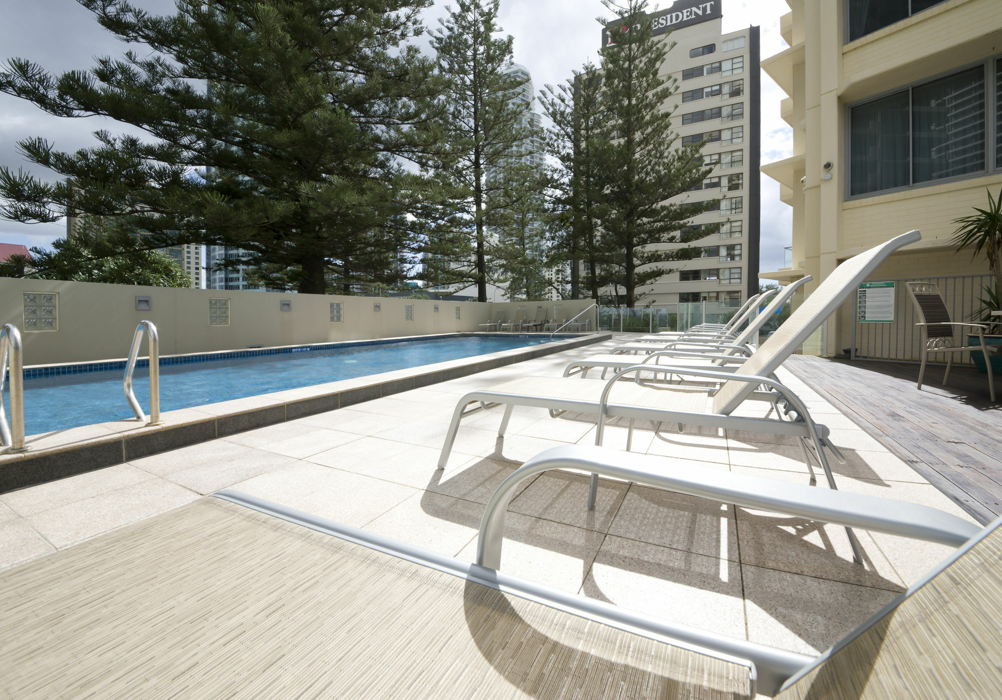 Berkeley On The Beach Gold Coast Exterior foto