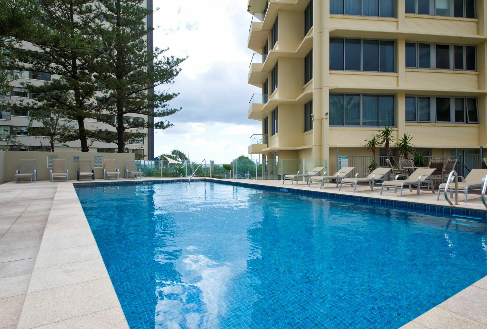 Berkeley On The Beach Gold Coast Exterior foto